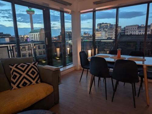 City Centre Penthouse on Concert Square with City Views, Liverpool (photo 6)