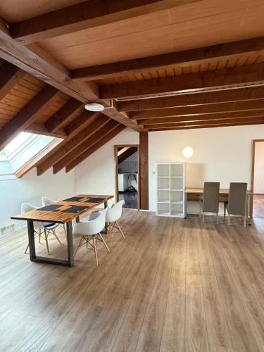 HEU1- Spacious-City Apartment with Terrace in Heusenstamm
