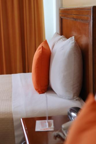 2 double beds