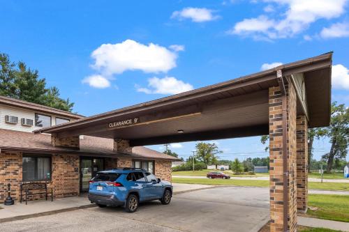 . Wautoma Inn by OYO near Airport WI 73