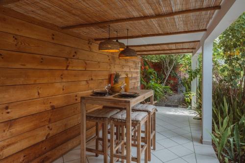Μπαλκόνι/βεράντα, Beach apartment, Ti Clé de Lo (Beach apartment, Ti Cle de Lo) in Πουάντ-Νουάρ