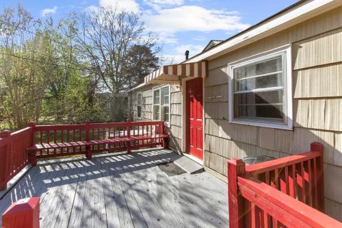 บริการและสิ่งอำนวยความสะดวก, Rose Drive Roost 2 near พิพิธภัณฑ์มูลนิธิการบินเซาธ์เทิร์น