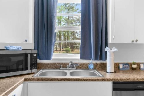 ห้องครัว, Rose Drive Roost 2 near พิพิธภัณฑ์มูลนิธิการบินเซาธ์เทิร์น