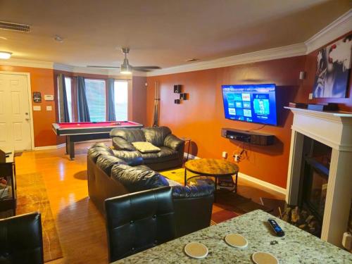 Vendégszoba, Amazing Large 3 Bed house with King Bed less than 10 miles to DTWN in Fulton Repülőtér