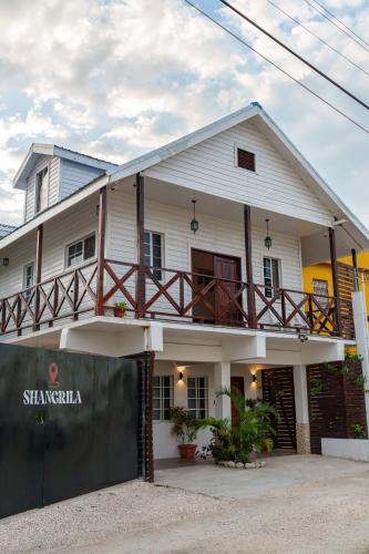 . Casa De Shangrila