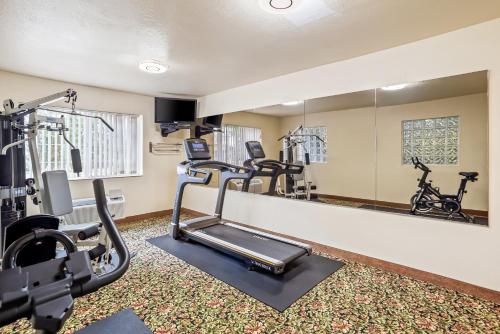 GuestHouse Inn and Suites Kelso Longview - 피트니스 센터