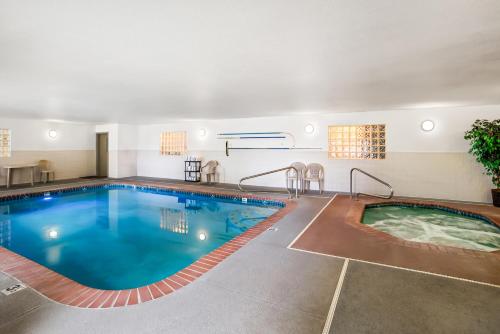 GuestHouse Inn & Suites Kelso/Longview - image 6