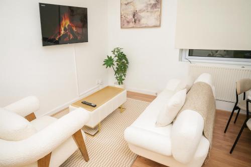 Luxury Two Bedroom Apartment Steps from Kings Cross Station, London
