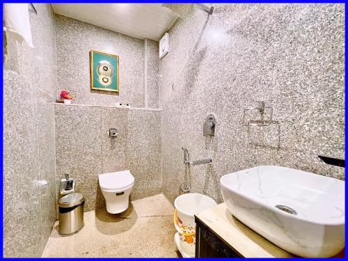 Hotel Indralok Dham Near Sea Beach 여행 추천 - 로드트립