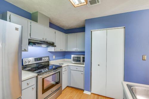 Quiet and Convenient Tallahassee Home, 4 Mi to Lake! in Perkins