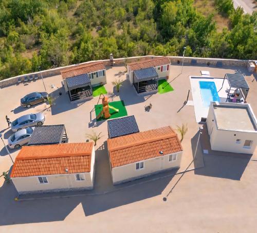 Auto-kamp Dvije suze 4 in 德里諾維錫