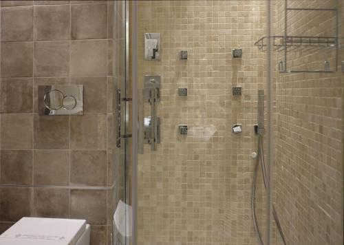 Hotel Renaissance - image 11