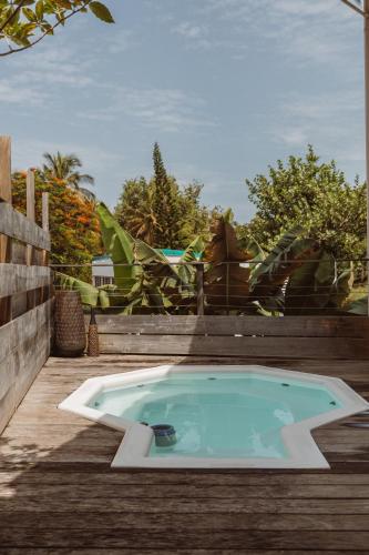 Πισίνα, Beach apartment, Ti Clé de Lo (Beach apartment, Ti Cle de Lo) in Πουάντ-Νουάρ