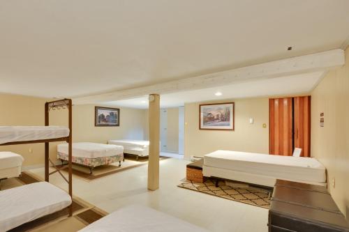 Serene Saxton Lodge 7 Mi to Lake Raystown! in Johnstown (PA)