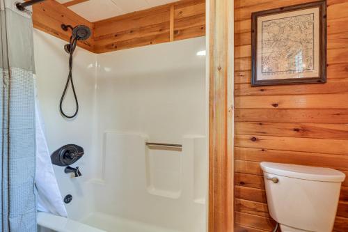 Luxe Pet-friendly Moosehead Lake Cabin with Deck! - image 2