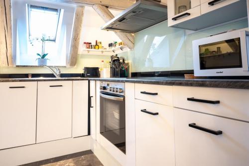 廚房, Dachgeschosswohnung mit Klimaanlage-15min vom Europa Park entfernt in 肯辛根