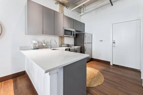 keuken, DTX Condo Near Downtown No. 312 in Cedars