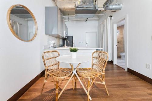 Badkamer, DTX Condo Near Downtown No. 312 in Cedars