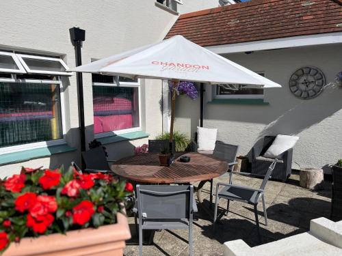 Longfrie Inn – Saint Saviour