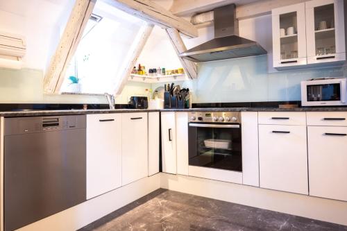 廚房, Dachgeschosswohnung mit Klimaanlage-15min vom Europa Park entfernt in 肯辛根