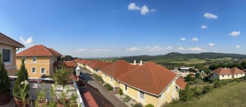 Buitenkant, Gerecse View Apartman in Dunaszentmiklos