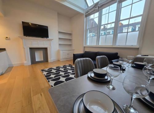 Elegant 2 Bedroom Apartment in Knightsbridge, Londres