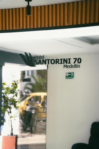 Hotel Santorini la 70 – Medellin, VT