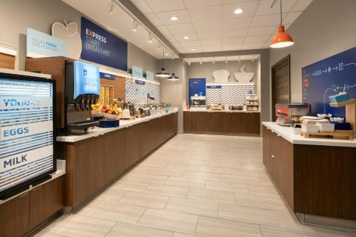 Holiday Inn Express And Suites Fresno Airport By IHG - 식음료(F&B)