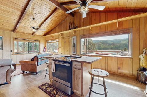 Lakefront Cabin Retreat Cabin A in Vallecito, USA