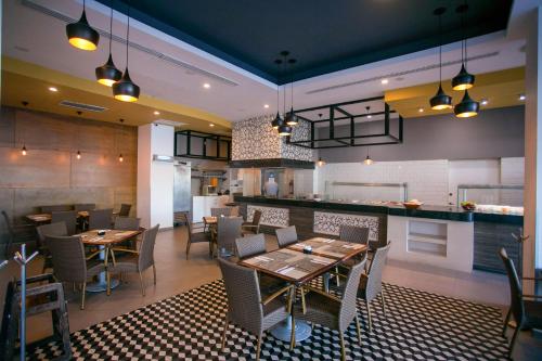 Pacific Palace Beach Tower Hotel in มารีนา มาซัตลัน