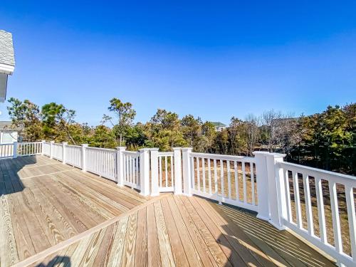 OBX-tra - Corolla Whalehead 440 Yds to Beach Pool Table Pool Hot Tub Pets OK - image 4