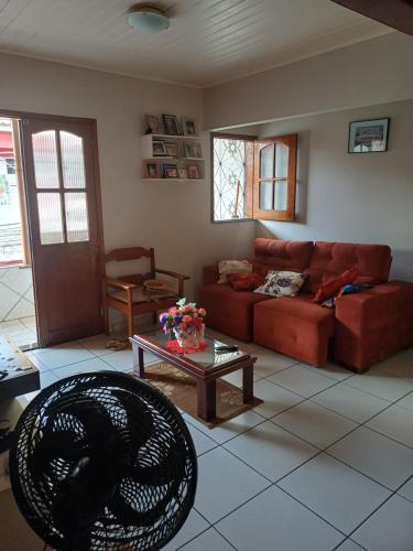 Casa bem localizada