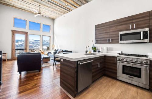 Luxury Townhome with Stunning Ogden Valley Views - image 4