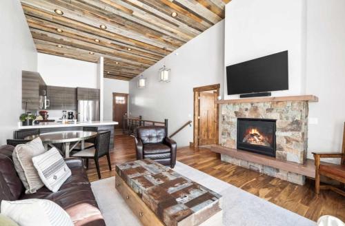Luxury Townhome with Stunning Ogden Valley Views - image 11