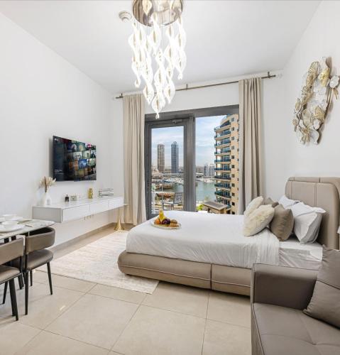 Sparkle Tower by Swarovski, Full Marina View, 2min JBR & Metro, Sleeps 4, Dubai (photo 7)