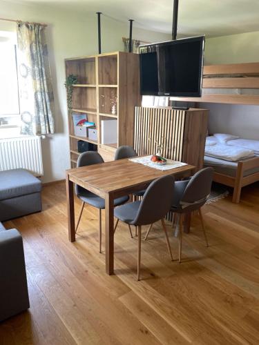 Vendégszoba, Ferienwohnung Schmied in Ebersberg