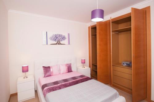 One-Bedroom Apartment image 9