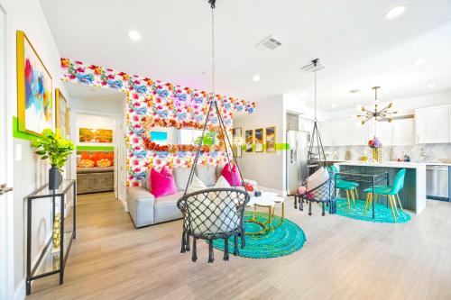 B - Gorgeous North Hollywood 3Bed 3Bath Home Sleeping 13 Just 15min to Universal Studios with Patio,