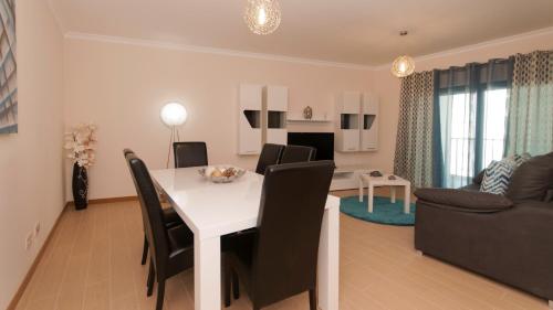 One-Bedroom Apartment image 7