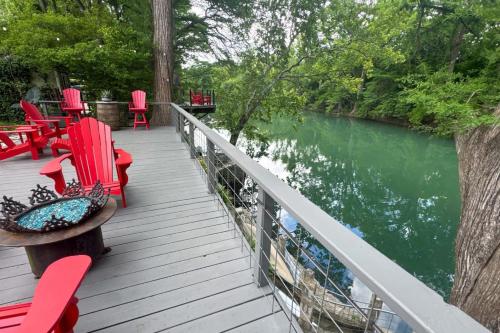 Guadalupe River Cabin with Kayaks and BBQ