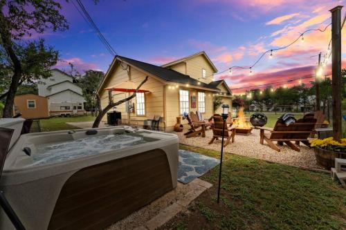 Walk to Lake with Views Budget Friendly and Hot or Cold Tub