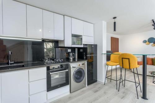 Indigo - Duplex 1-BR Apt with Terrace & Garden in Batroun, Al Ḩulwah (photo 6)