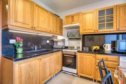 Удобства, Gin - Duplex 3-BR Chalet in Mzaar in Фарайя-Мзаар-Кфардебьян