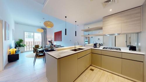 Vacationer Holiday Homes l Upgraded 1 Bedroom l near Circle Mall in JVC, Dubai (photo 6)