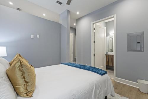 NEW 1BR with Games, Netflix, Pool, Gym and Rooftop – khách sạn tại Cedars