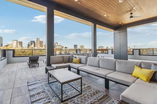 Trendy 1BR w 10ft Ceilings FREE Parking Pet Friendly in Cedars