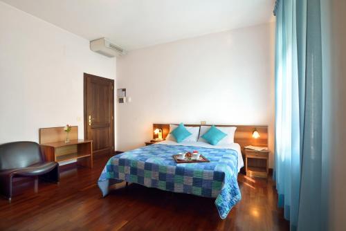 1 queen bed