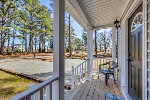 Pet-Friendly Home Spacious Yard and Community Perks in ไพนีย์พอยต์ (แมรีแลนด์)