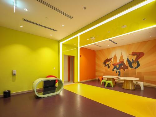 Luxury Studio | Lake View | Near Dubai Mall - image 11