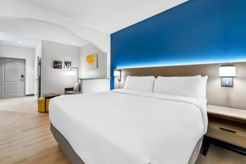 Comfort Suites Texarkana - image 12